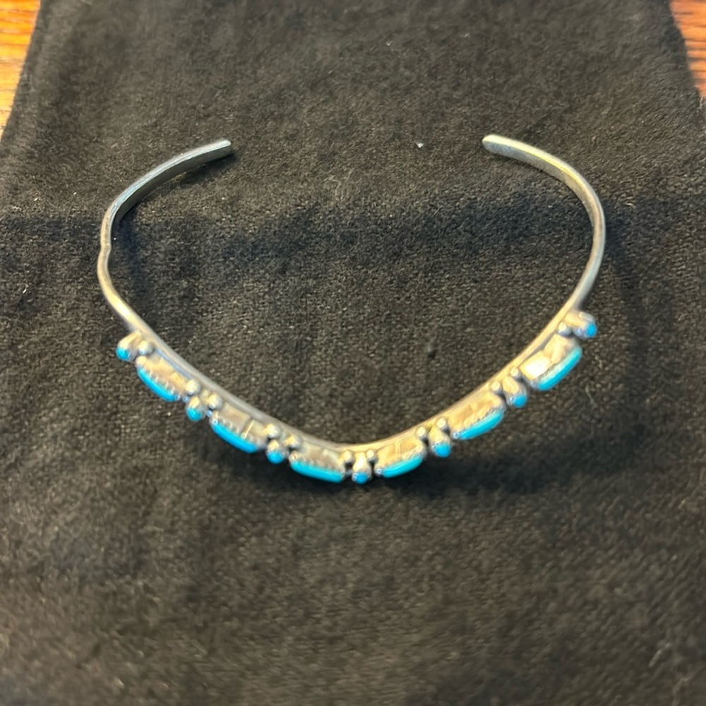 Vintage turquoise and sterling Zuni needlepoint v bracelet